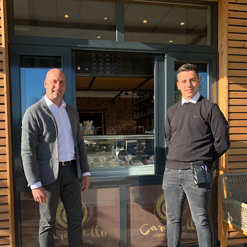 Brunello Gelato Ansprechpartner Oliver Dürrband mit Kunde Angelis Panagiotis vom Eiscafe Caramello